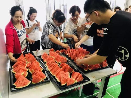 学校麻辣烫吃瓜群众