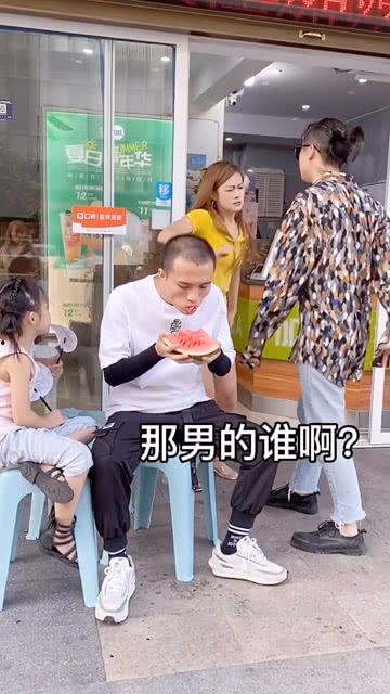 校园情侣吃瓜群众,揭秘校园里的甜蜜与争议