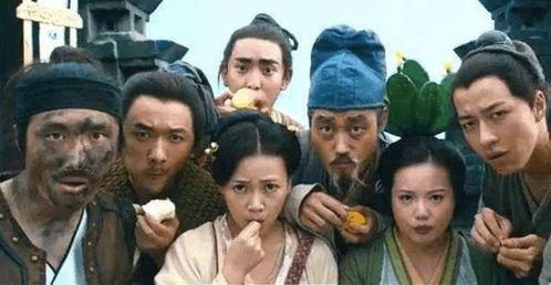 王婆说媒吃瓜群众照片,吃瓜群众围观，一场别开生面的相亲现场