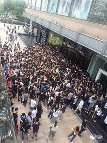 吃瓜群众围警局闹事,吃瓜群众围观的闹事现场